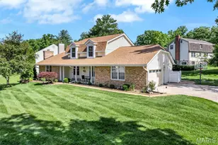 1748 Golden Lake Ct, Chesterfield, MO 63017 - Photo 3