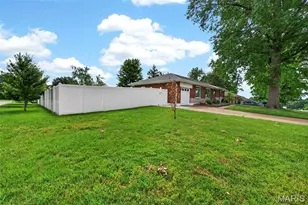 10020 Jeffleigh Ln, Saint Louis, MO 63123 - Photo 3
