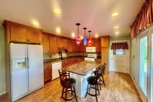 7631 Cedar Hill Ln, Palmyra, MO 63461 - Photo 3