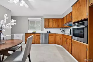 8625 Moran Pl, Saint Louis, MO 63114 - Photo 11