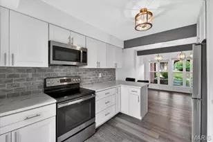 1090 Humber Cir, Saint Louis, MO 63129 - Photo 5