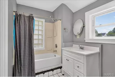 9122 Delphine Avenue, Saint Louis, MO 63114 - Photo 19