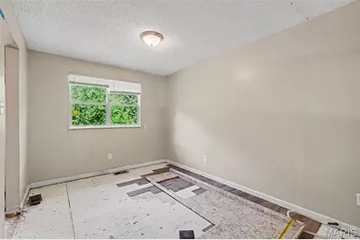 2337 Millvalley Drive, Florissant, MO 63031 - Photo 9