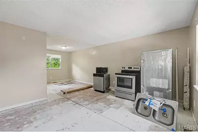 2337 Millvalley Drive, Florissant, MO 63031 - Photo 7