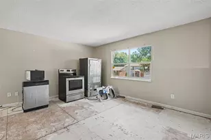 2337 Millvalley Dr, Florissant, MO 63031 - Photo 5
