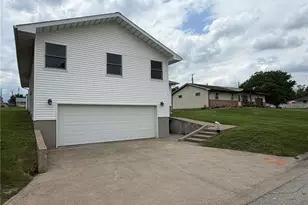 810 Houston Dr, Palmyra, MO 63461 - Photo 3