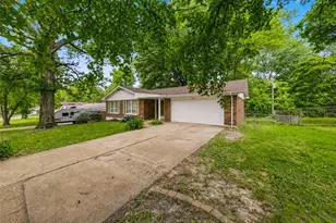 1219 Hobson Dr, Ferguson, MO 63135 - Photo 3