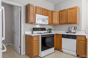 1628 Thurston Ct, O'Fallon, MO 63366 - Photo 9