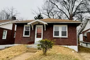 8227 Braddock Dr, University City, MO 63132 - Photo 1
