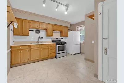 8904 Olden Avenue, Saint Louis, MO 63114 - Photo 9