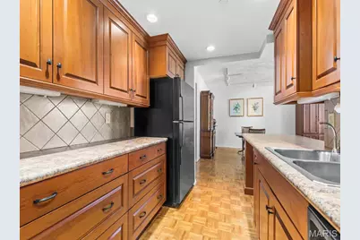 200 S Brentwood Boulevard #13F, Clayton, MO 63105 - Photo 9