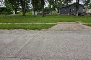 407 S Griffith St, Hannibal, MO 63401 - Photo 1