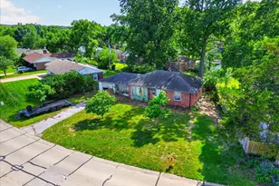 711 Chopin Dr, Kirkwood, MO 63122 - Photo 3