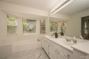 11365 Brierhall Cir, Maryland Heights, MO 63043 - Photo 25