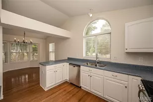 11365 Brierhall Cir, Maryland Heights, MO 63043 - Photo 15