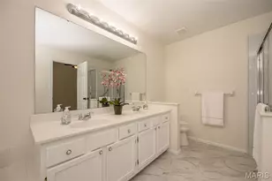 11365 Brierhall Cir, Maryland Heights, MO 63043 - Photo 23