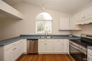 11365 Brierhall Cir, Maryland Heights, MO 63043 - Photo 13