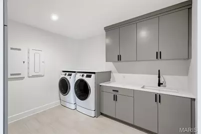 8250 Forsyth Boulevard #302, Clayton, MO 63105 - Photo 31