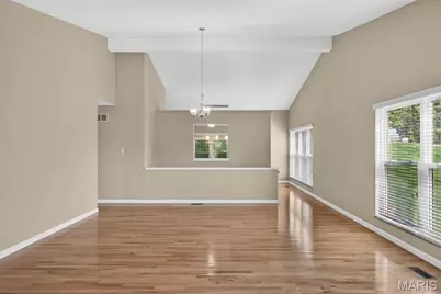 5421 Court Of Cedars, Saint Louis, MO 63128 - Photo 5