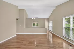 5421 Ct Of Cedars, Saint Louis, MO 63128 - Photo 5