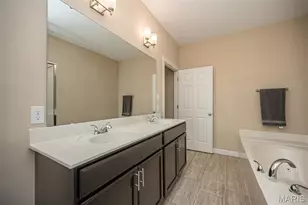 746 Windberry Ct, Kirkwood, MO 63122 - Photo 25