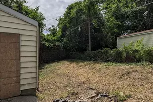 10333 Castle Dr, Saint Louis, MO 63136 - Photo 11