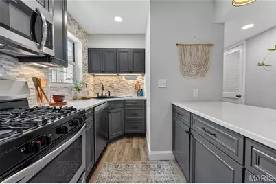 9102 W Swan Circle, Brentwood, MO 63144 - Photo 7