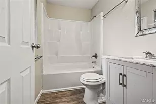 2322 Battlefield Dr, Florissant, MO 63031 - Photo 19