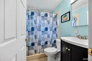 9818 Tanbark Ln, Saint Louis, MO 63134 - Photo 15
