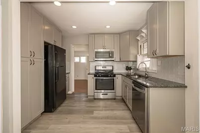 6962 Sutherland Avenue, Saint Louis, MO 63109 - Photo 9