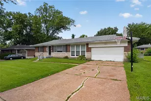 9625 Colony Dr, Saint Louis, MO 63137 - Photo 3