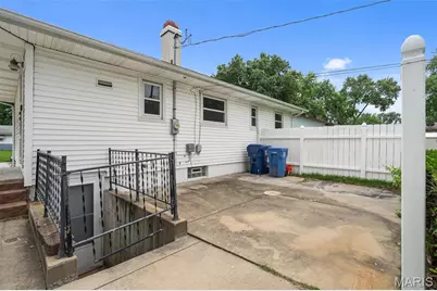 335 S Saint Charles Street, Florissant, MO 63031 - Photo 29
