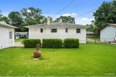 335 S Saint Charles Street, Florissant, MO 63031 - Photo 25
