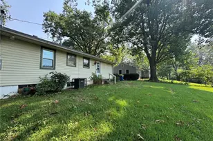 10 Drummond Dr, Saint Louis, MO 63135 - Photo 3