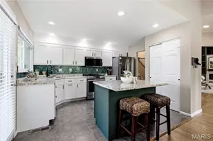 11201 Trieste Dr, Saint Louis, MO 63146 - Photo 7