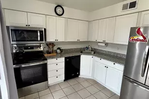 4290 Chateau De Ville Dr, Saint Louis, MO 63129 - Photo 7