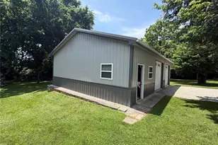 9014 Beach Dr, French Village, MO 63036 - Photo 15
