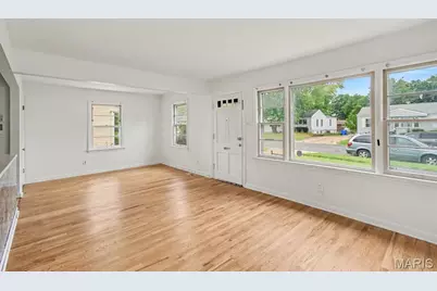 250 Maple Drive, Florissant, MO 63031 - Photo 3