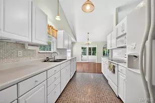520 Woodview Meadows Ct, Wentzville, MO 63385 - Photo 13