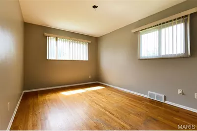 13 Sunridge Lane, Florissant, MO 63031 - Photo 9