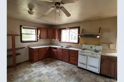 298 Hawkeye Drive, Hawk Point, MO 63349 - Photo 9