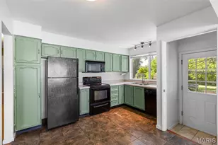 1040 Kostka Ln, Florissant, MO 63031 - Photo 9