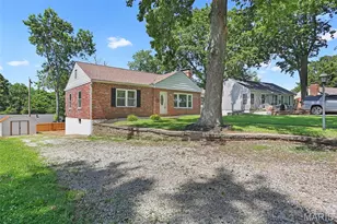 7025 Greenholly Dr, Affton, MO 63123 - Photo 3