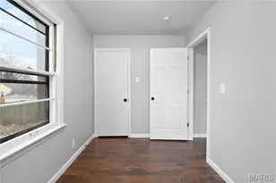 3102 St Myron Ln, Saint Ann, MO 63074 - Photo 5