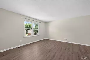 2240 Larbrook Dr, Florissant, MO 63031 - Photo 7