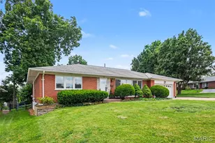 6008 Deerwood Dr, Saint Louis, MO 63123 - Photo 3