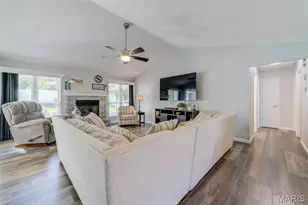 370 Misty Valley Dr, Saint Peters, MO 63376 - Photo 9
