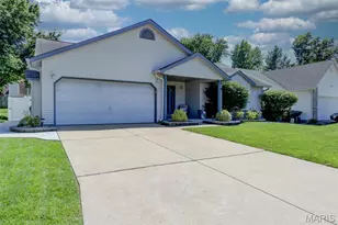 370 Misty Valley Dr, Saint Peters, MO 63376 - Photo 3