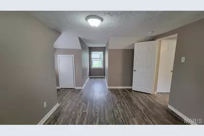 8720 Marcella Avenue, Bel-Ridge, MO 63121 - Photo 11