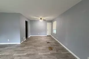 10711 St Henry Ln, Saint Ann, MO 63074 - Photo 5